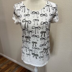 Ann Taylor LOFT White and Black Bow Print Short Sleeve Top - Size Small